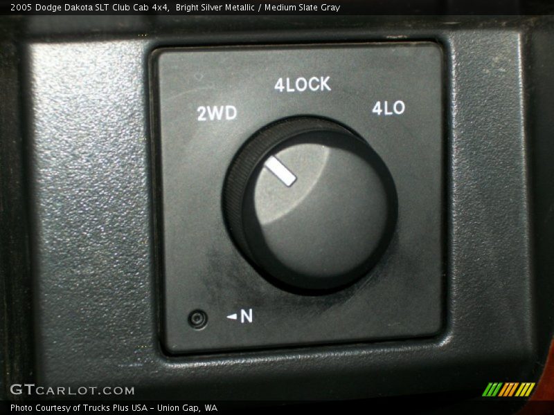 Bright Silver Metallic / Medium Slate Gray 2005 Dodge Dakota SLT Club Cab 4x4