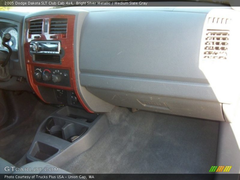 Bright Silver Metallic / Medium Slate Gray 2005 Dodge Dakota SLT Club Cab 4x4