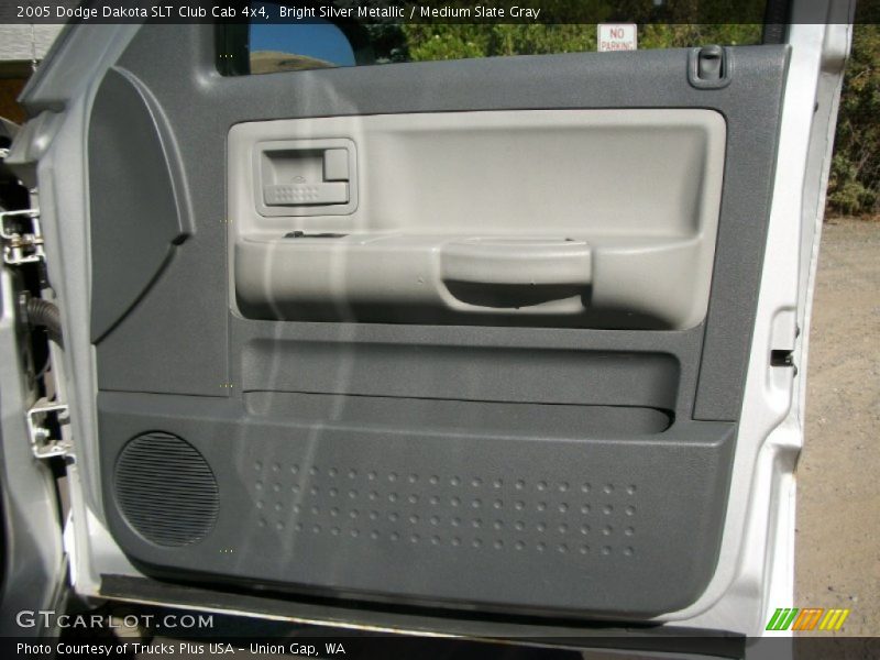 Bright Silver Metallic / Medium Slate Gray 2005 Dodge Dakota SLT Club Cab 4x4