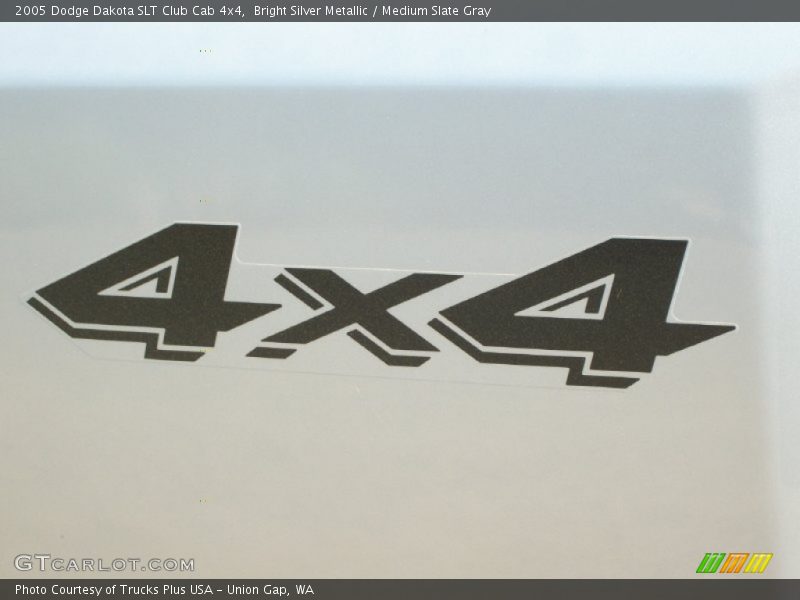 Bright Silver Metallic / Medium Slate Gray 2005 Dodge Dakota SLT Club Cab 4x4