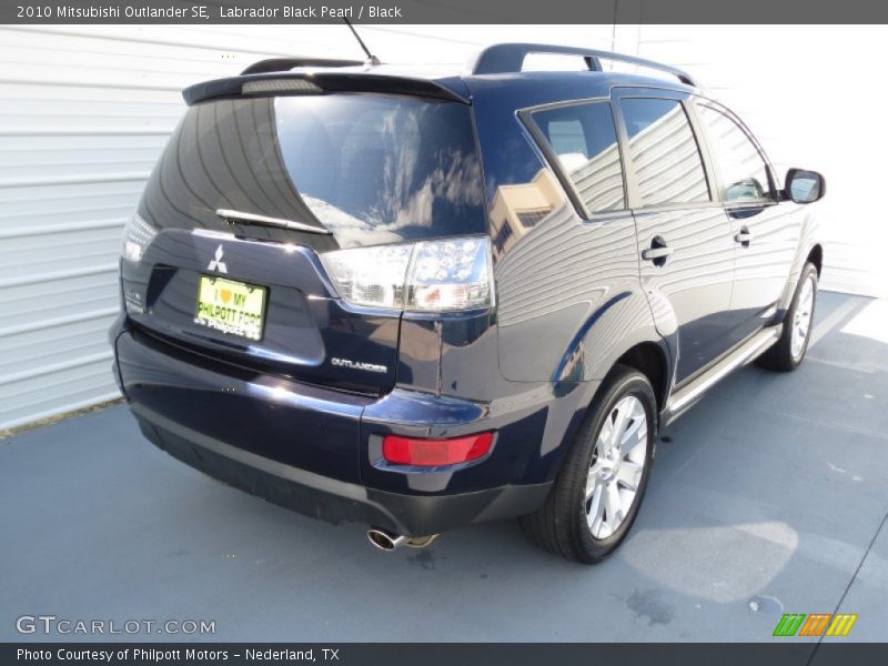 Labrador Black Pearl / Black 2010 Mitsubishi Outlander SE
