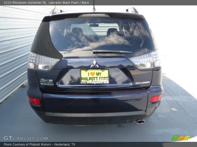 Labrador Black Pearl / Black 2010 Mitsubishi Outlander SE