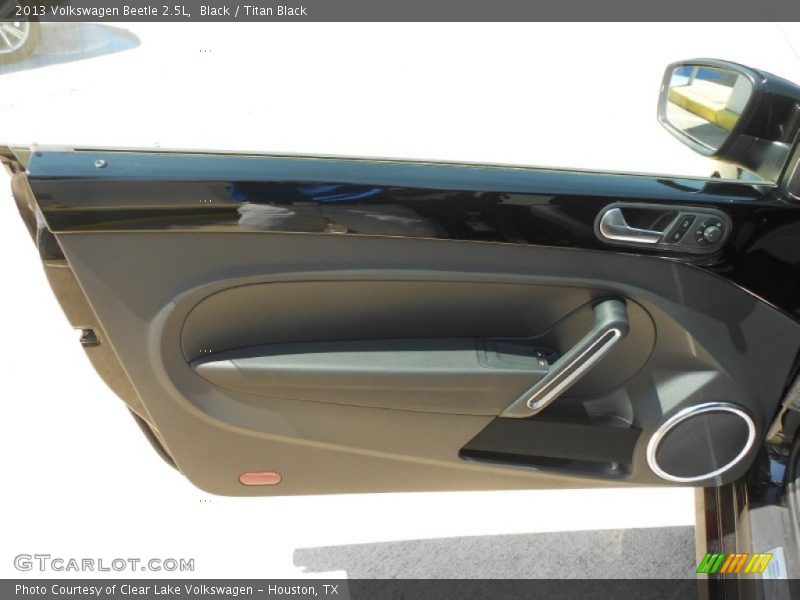 Black / Titan Black 2013 Volkswagen Beetle 2.5L