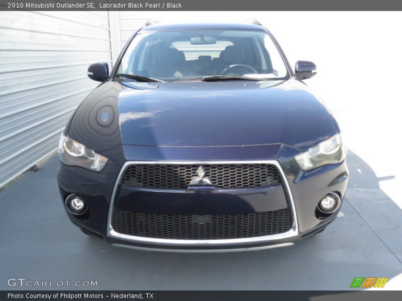 Labrador Black Pearl / Black 2010 Mitsubishi Outlander SE