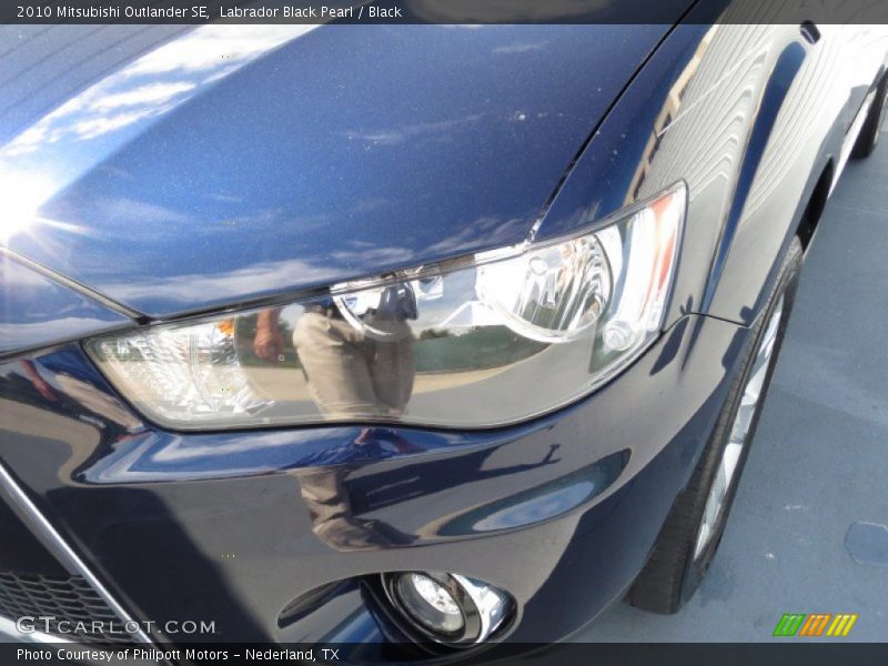 Labrador Black Pearl / Black 2010 Mitsubishi Outlander SE
