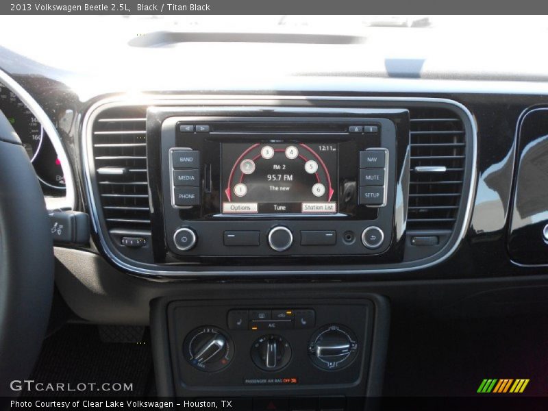 Black / Titan Black 2013 Volkswagen Beetle 2.5L