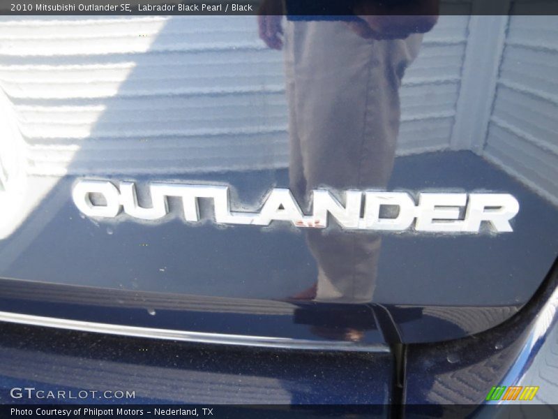 Labrador Black Pearl / Black 2010 Mitsubishi Outlander SE
