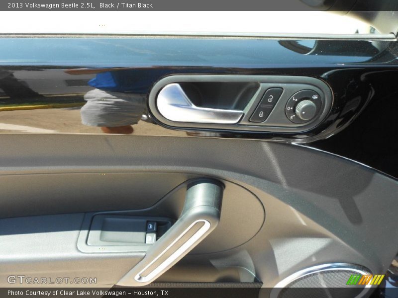 Black / Titan Black 2013 Volkswagen Beetle 2.5L
