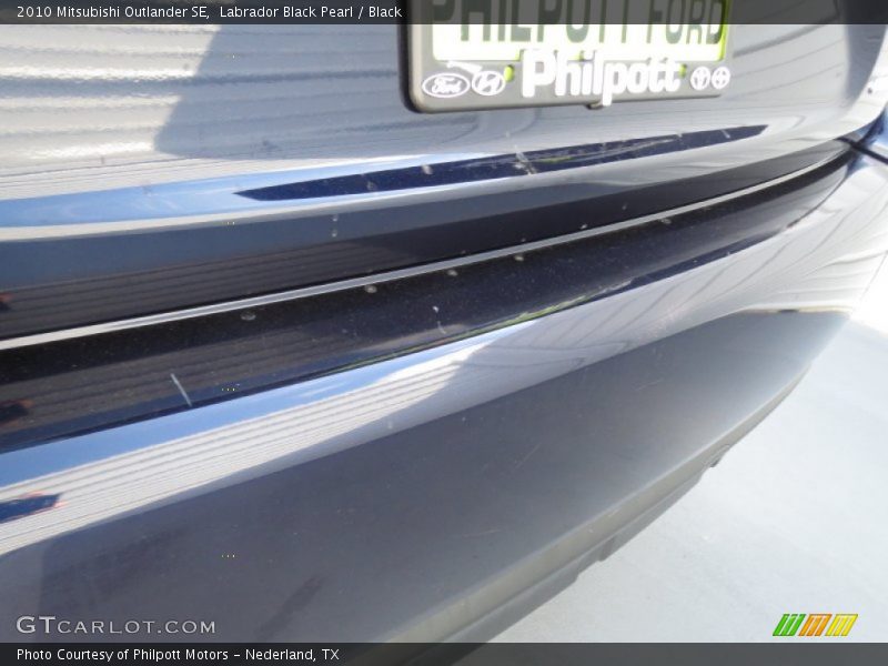 Labrador Black Pearl / Black 2010 Mitsubishi Outlander SE