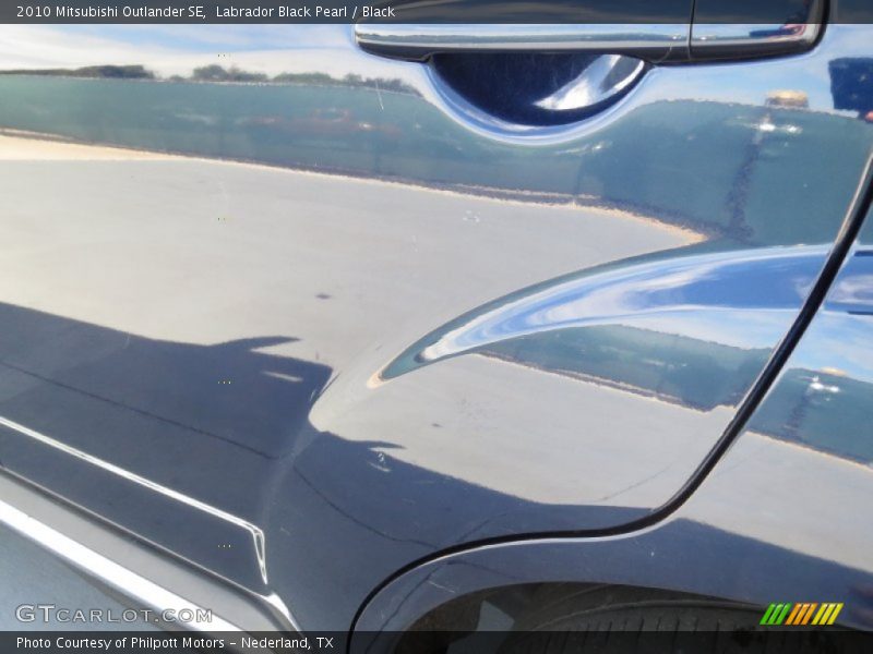 Labrador Black Pearl / Black 2010 Mitsubishi Outlander SE