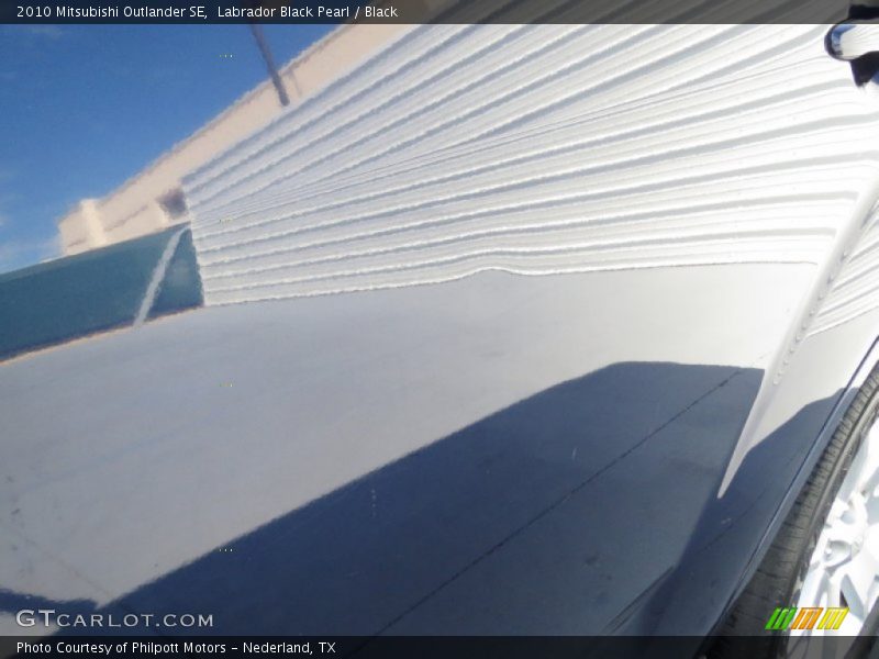 Labrador Black Pearl / Black 2010 Mitsubishi Outlander SE