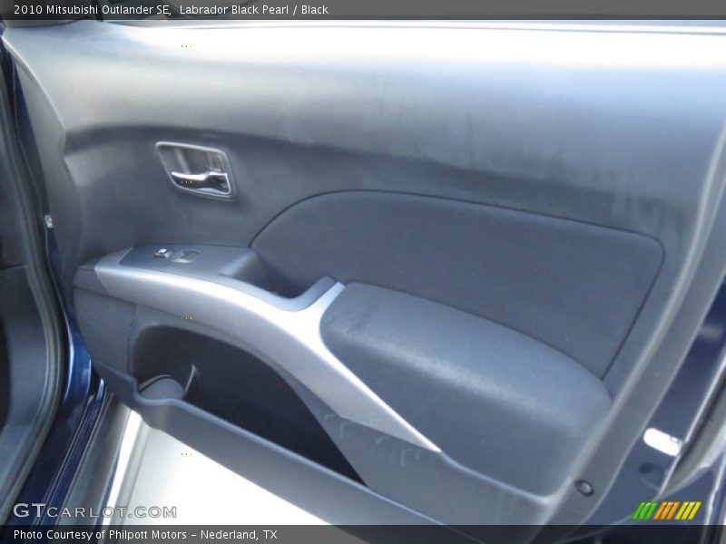 Labrador Black Pearl / Black 2010 Mitsubishi Outlander SE