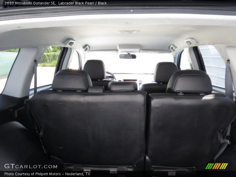 Labrador Black Pearl / Black 2010 Mitsubishi Outlander SE