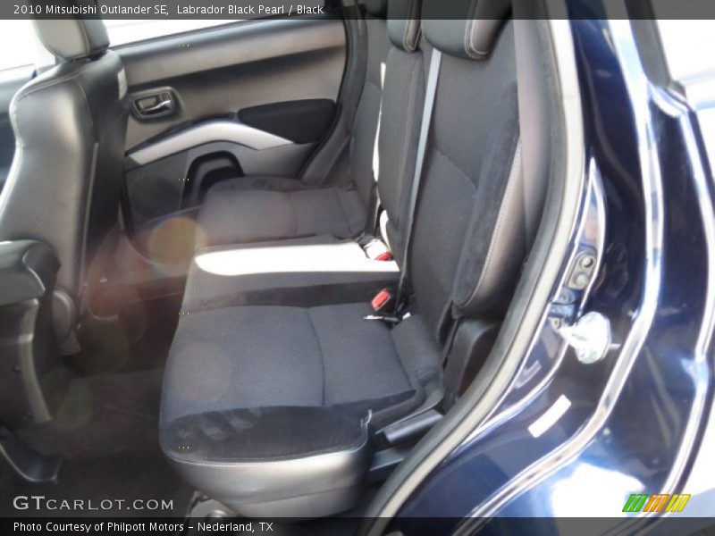 Labrador Black Pearl / Black 2010 Mitsubishi Outlander SE