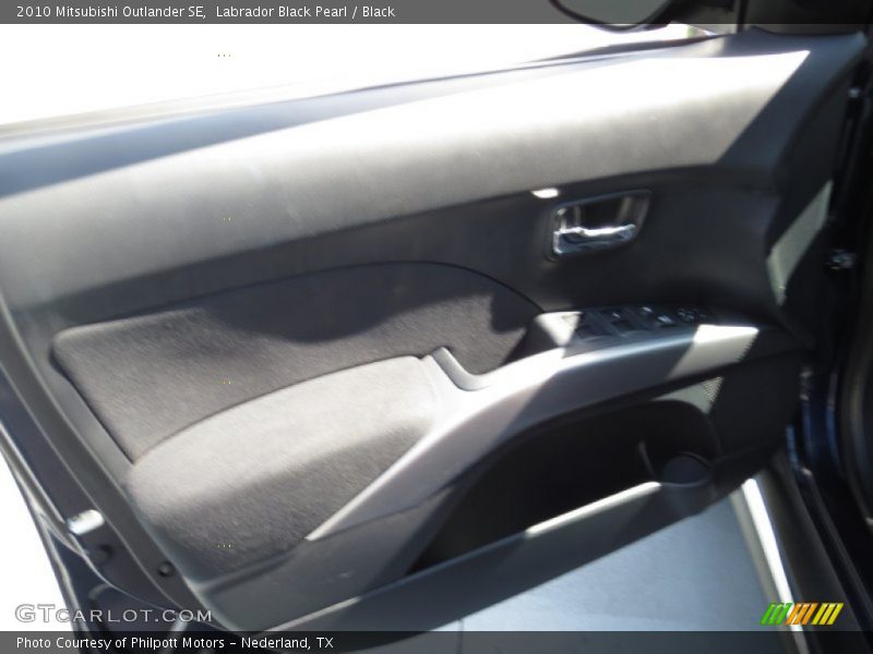 Labrador Black Pearl / Black 2010 Mitsubishi Outlander SE