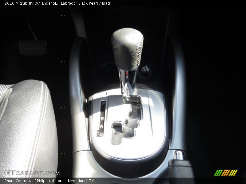 Labrador Black Pearl / Black 2010 Mitsubishi Outlander SE