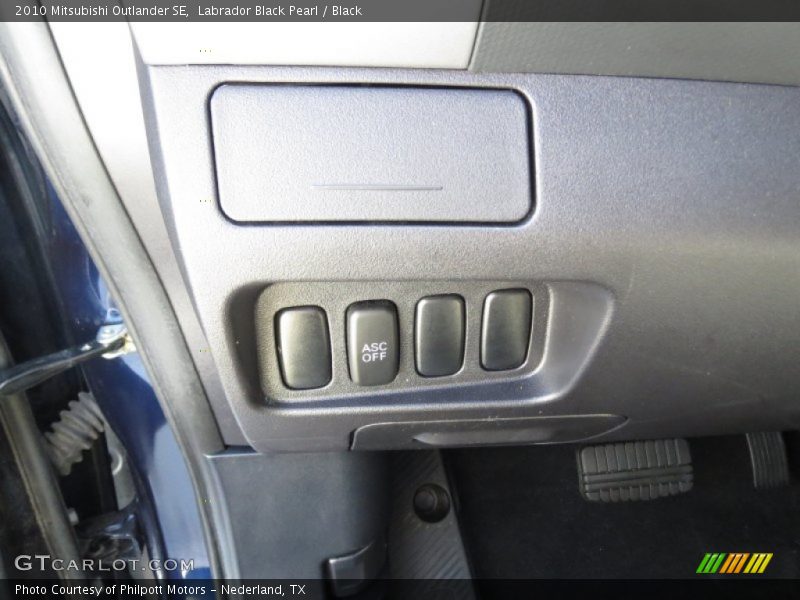 Labrador Black Pearl / Black 2010 Mitsubishi Outlander SE
