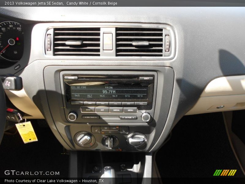 Candy White / Cornsilk Beige 2013 Volkswagen Jetta SE Sedan
