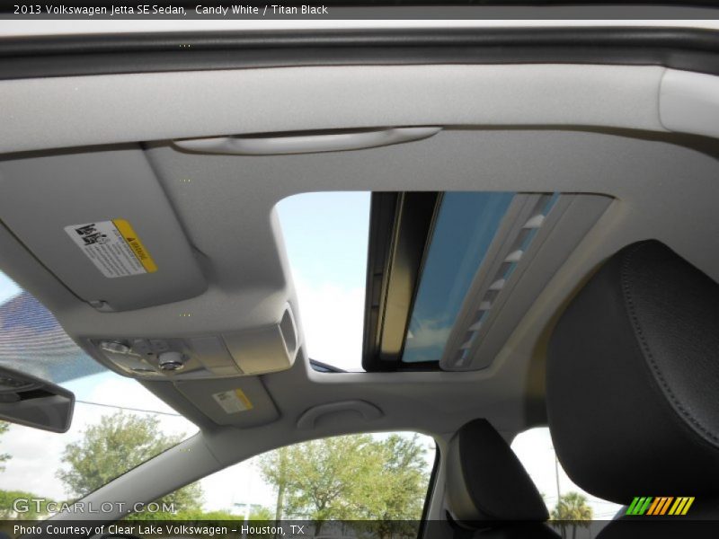 Candy White / Titan Black 2013 Volkswagen Jetta SE Sedan