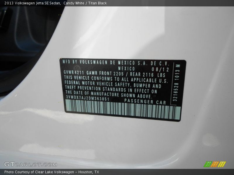 Candy White / Titan Black 2013 Volkswagen Jetta SE Sedan