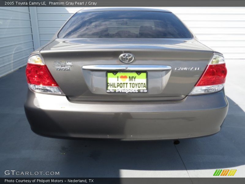 Phantom Gray Pearl / Gray 2005 Toyota Camry LE
