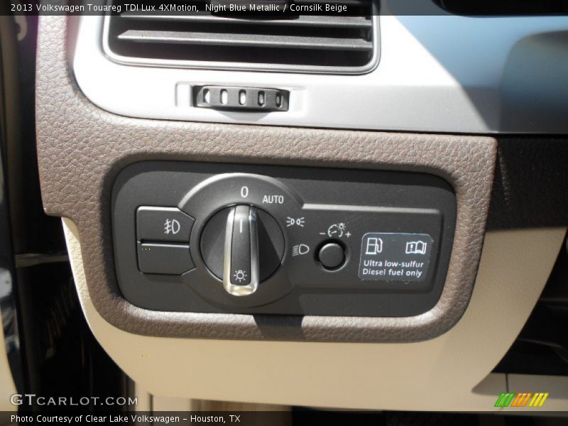Night Blue Metallic / Cornsilk Beige 2013 Volkswagen Touareg TDI Lux 4XMotion