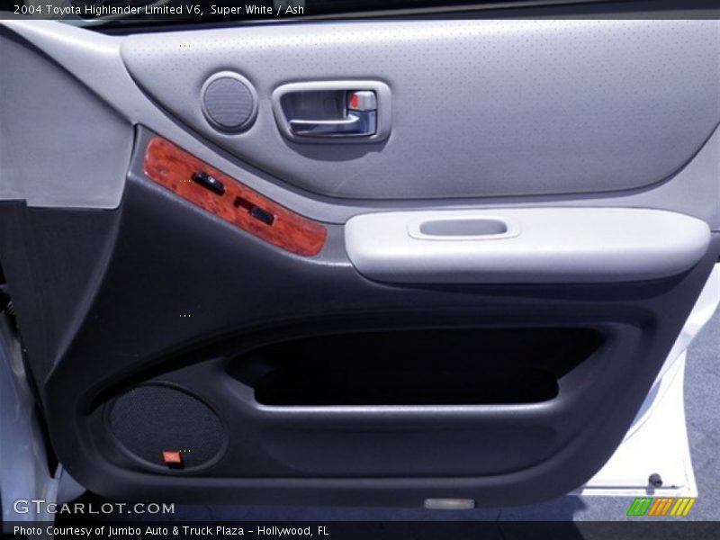 Super White / Ash 2004 Toyota Highlander Limited V6