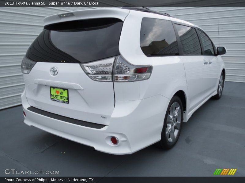 Super White / Dark Charcoal 2013 Toyota Sienna SE