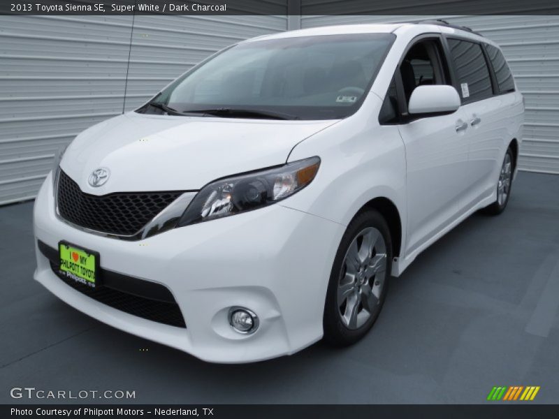 Super White / Dark Charcoal 2013 Toyota Sienna SE