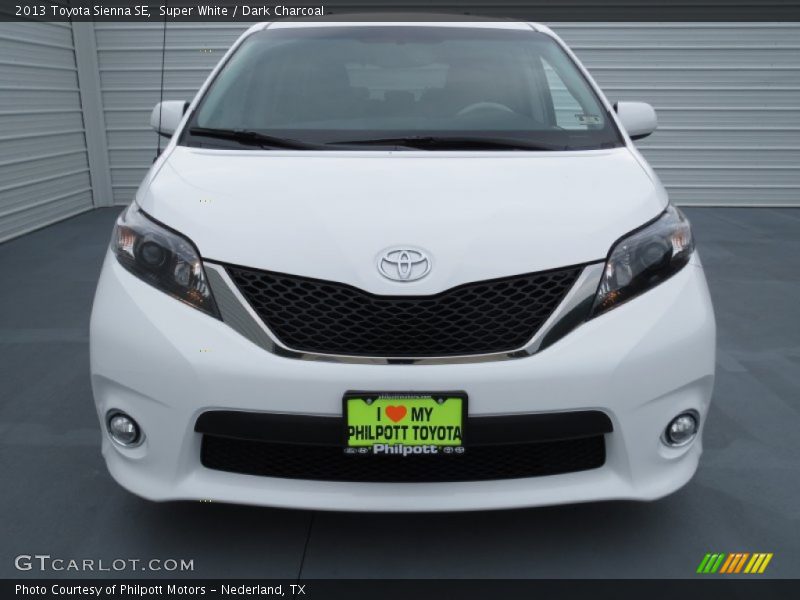 Super White / Dark Charcoal 2013 Toyota Sienna SE