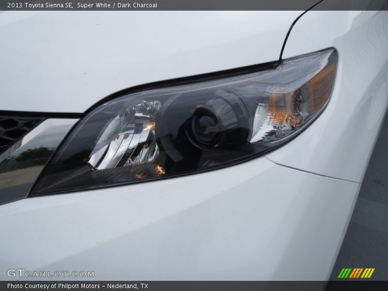 Super White / Dark Charcoal 2013 Toyota Sienna SE