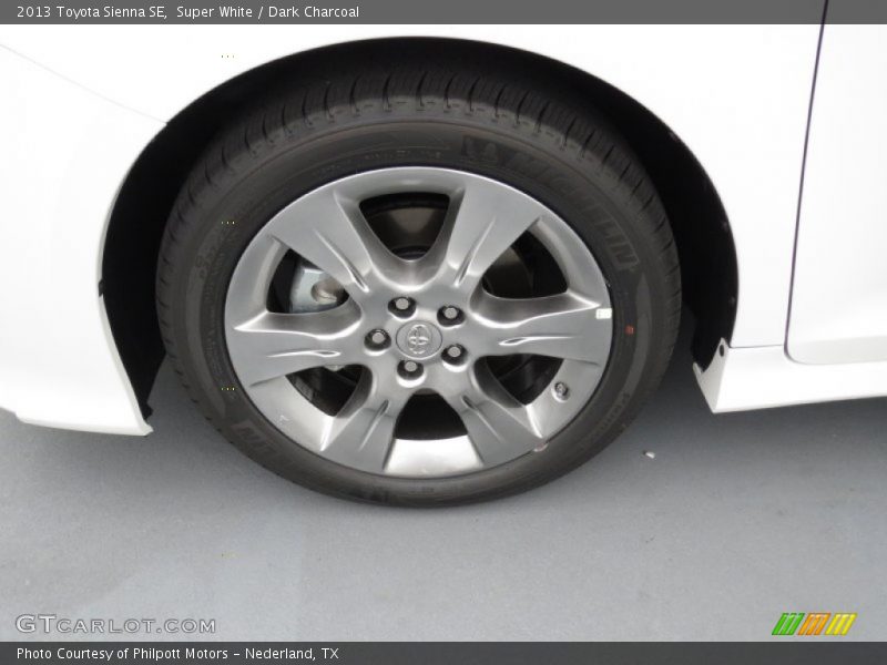 Super White / Dark Charcoal 2013 Toyota Sienna SE
