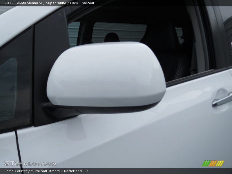 Super White / Dark Charcoal 2013 Toyota Sienna SE