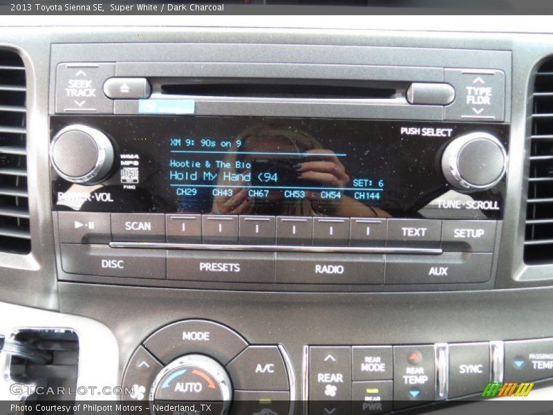 Audio System of 2013 Sienna SE