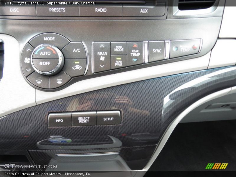 Controls of 2013 Sienna SE