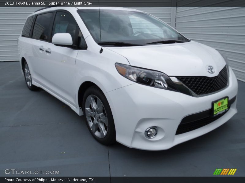 Super White / Light Gray 2013 Toyota Sienna SE