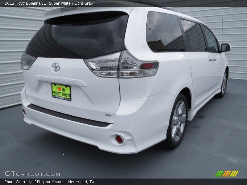 Super White / Light Gray 2013 Toyota Sienna SE