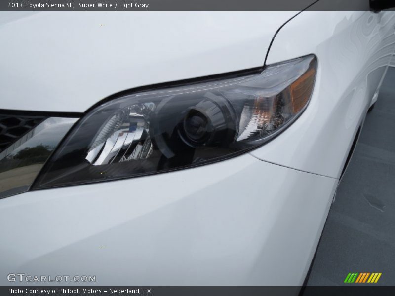 Super White / Light Gray 2013 Toyota Sienna SE