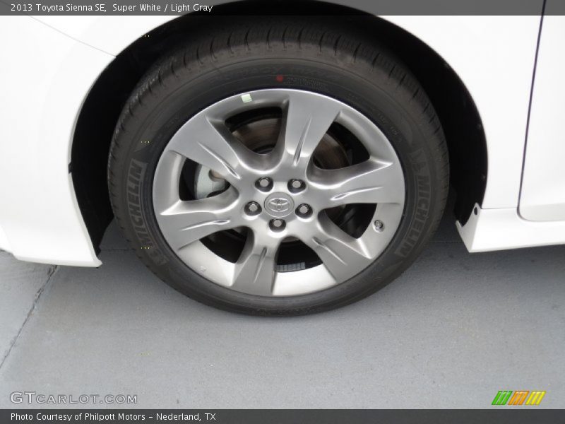 Super White / Light Gray 2013 Toyota Sienna SE