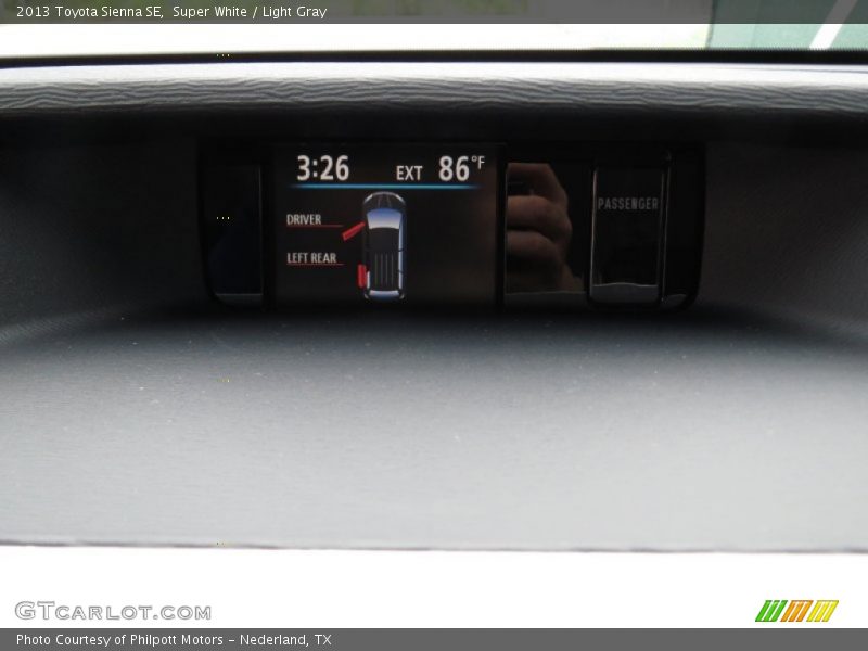 Super White / Light Gray 2013 Toyota Sienna SE
