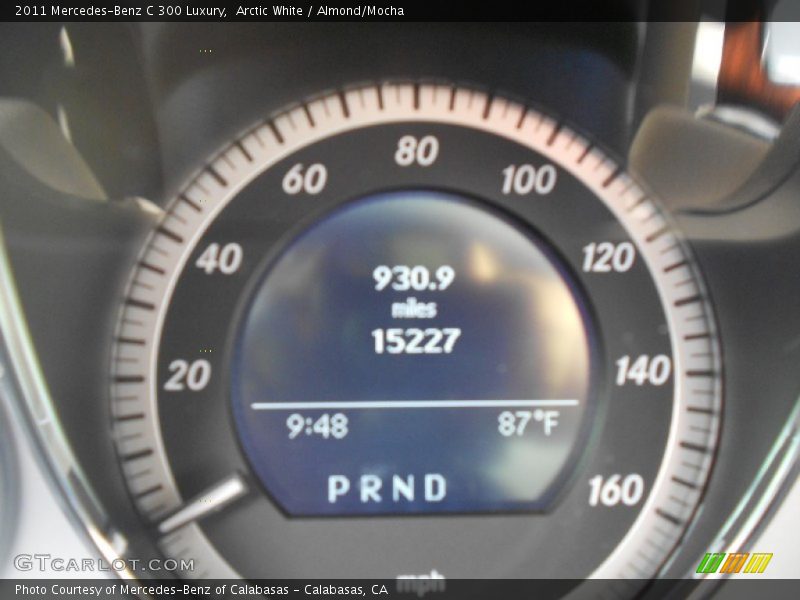Arctic White / Almond/Mocha 2011 Mercedes-Benz C 300 Luxury