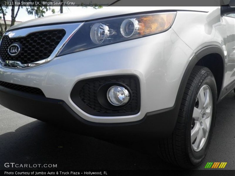 Bright Silver / Gray 2011 Kia Sorento LX