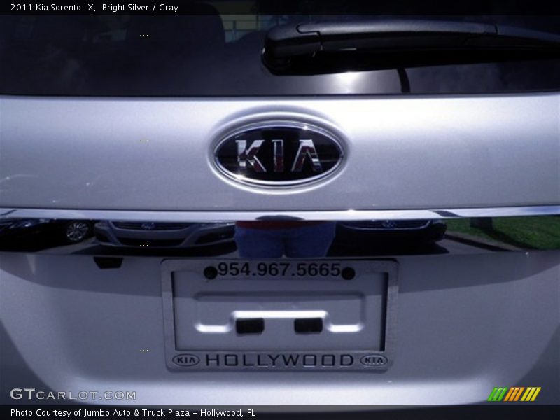 Bright Silver / Gray 2011 Kia Sorento LX