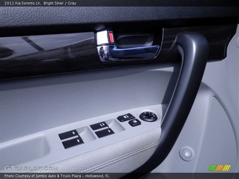 Bright Silver / Gray 2011 Kia Sorento LX