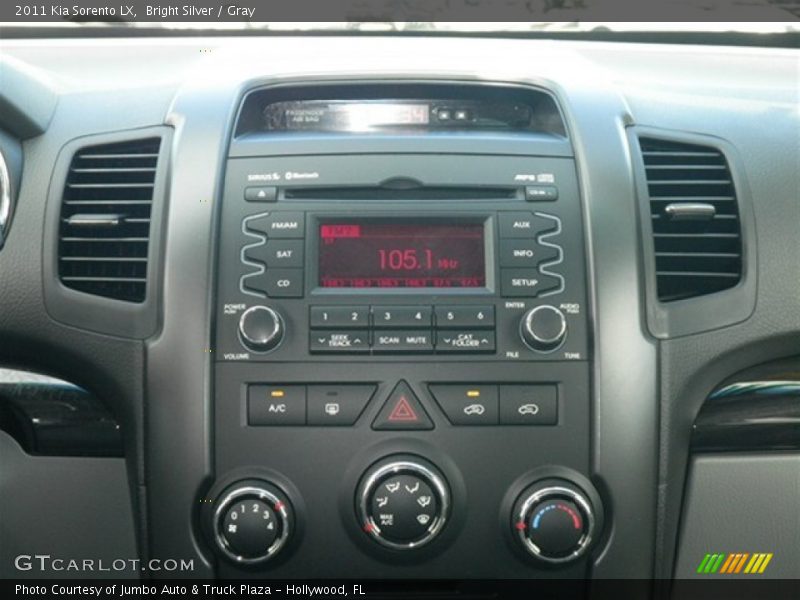 Bright Silver / Gray 2011 Kia Sorento LX