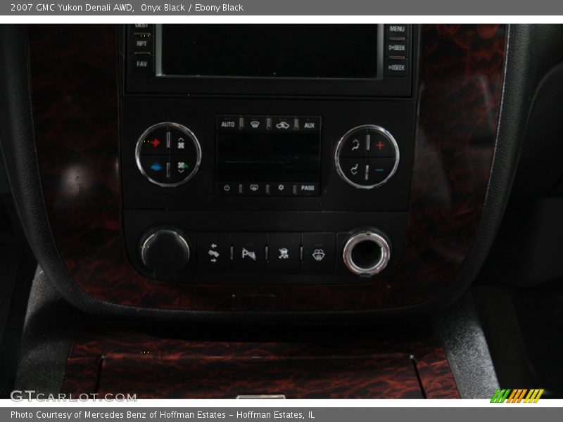 Onyx Black / Ebony Black 2007 GMC Yukon Denali AWD