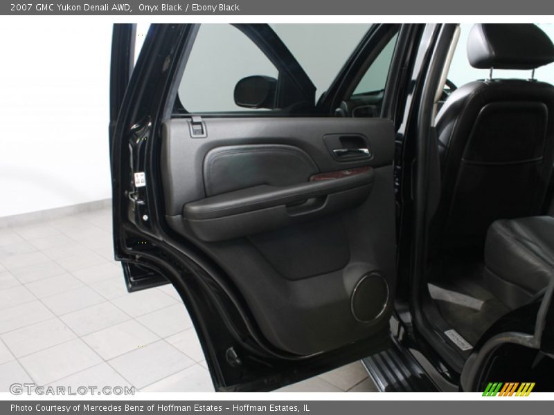 Onyx Black / Ebony Black 2007 GMC Yukon Denali AWD