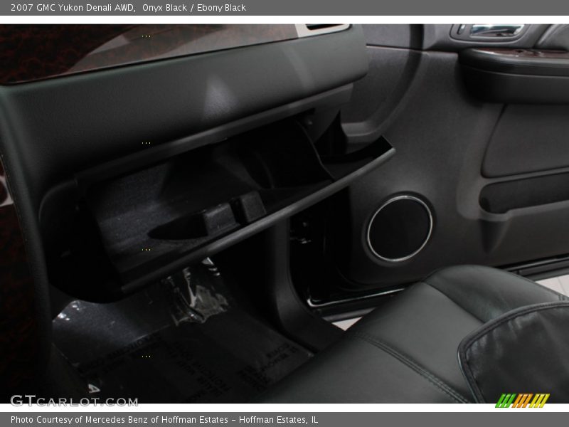 Onyx Black / Ebony Black 2007 GMC Yukon Denali AWD