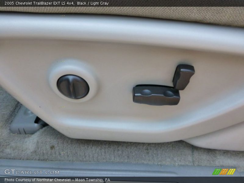 Black / Light Gray 2005 Chevrolet TrailBlazer EXT LS 4x4