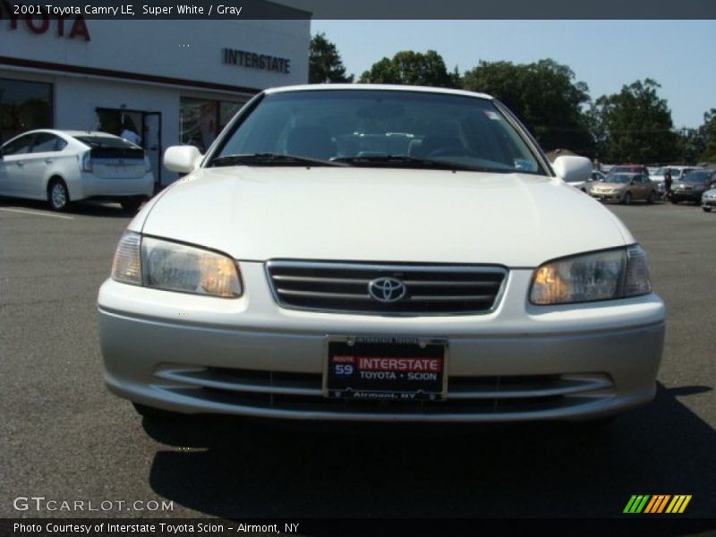 Super White / Gray 2001 Toyota Camry LE